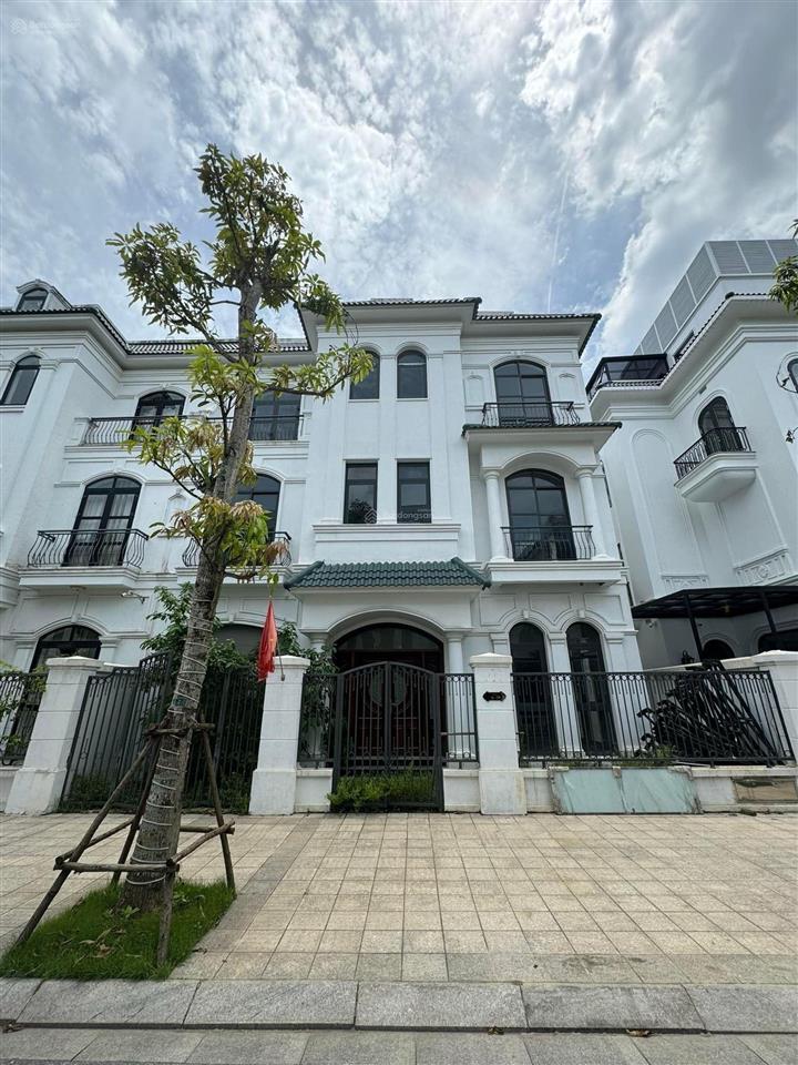 Song lập ven 144m2 đầu dãy, gần hồ, thang máy, full nội thất chỉ 21,5 tỷ