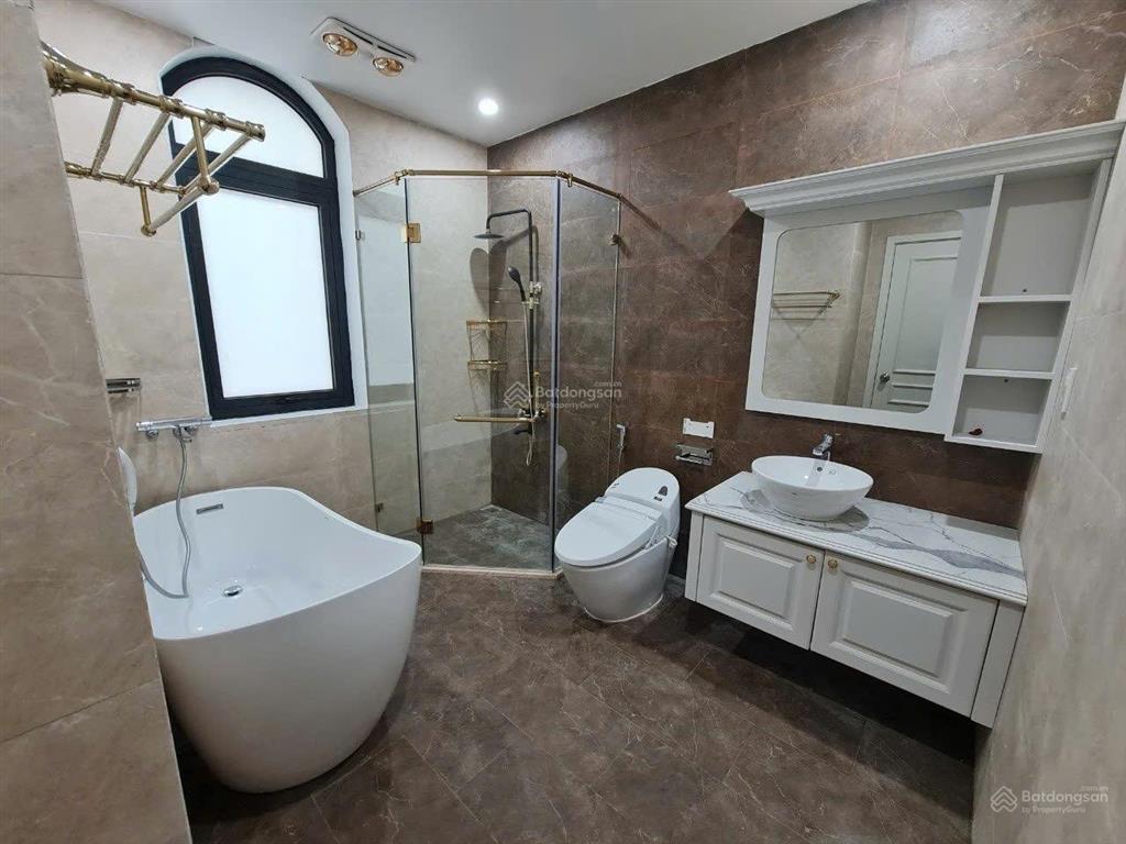 Ven 120m2 xẻ khe nội thất cao cấp nhập khẩu ở ngay chỉ 17,8 tỷ quá đẹp luôn