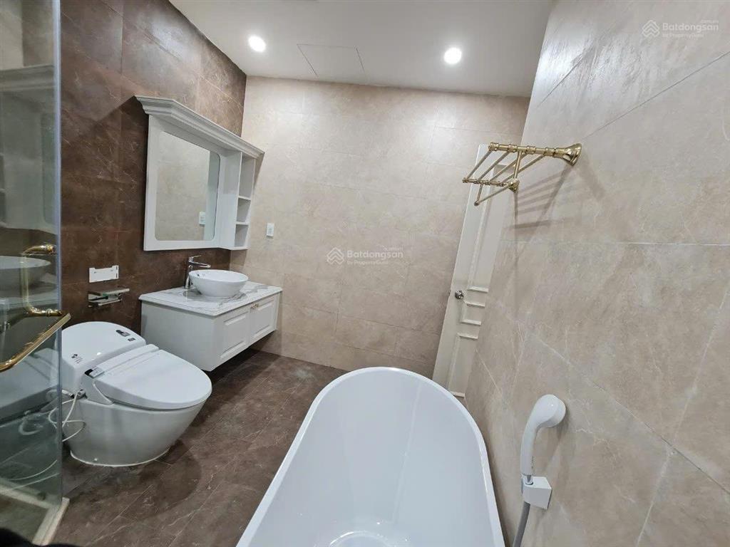 Ven 120m2 xẻ khe nội thất cao cấp nhập khẩu ở ngay chỉ 17,8 tỷ quá đẹp luôn