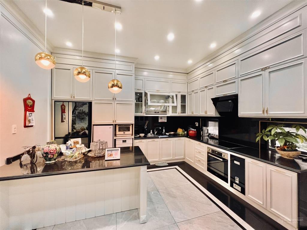 Shop 150m2, hai mặt tiền trước sau, view công viên, hồ bơi, giá cực sốc chỉ 12,8 tỷ