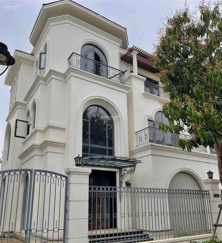 Song lập ngón tay 226m2, view hồ, hoàn thiện đẹp, thang máy, chỉ 25 tỷ