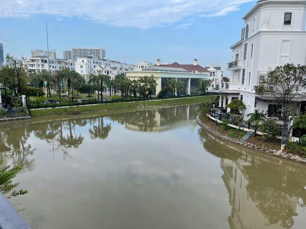 Song lập ngón tay 226m2, view hồ, hoàn thiện đẹp, thang máy, chỉ 25 tỷ