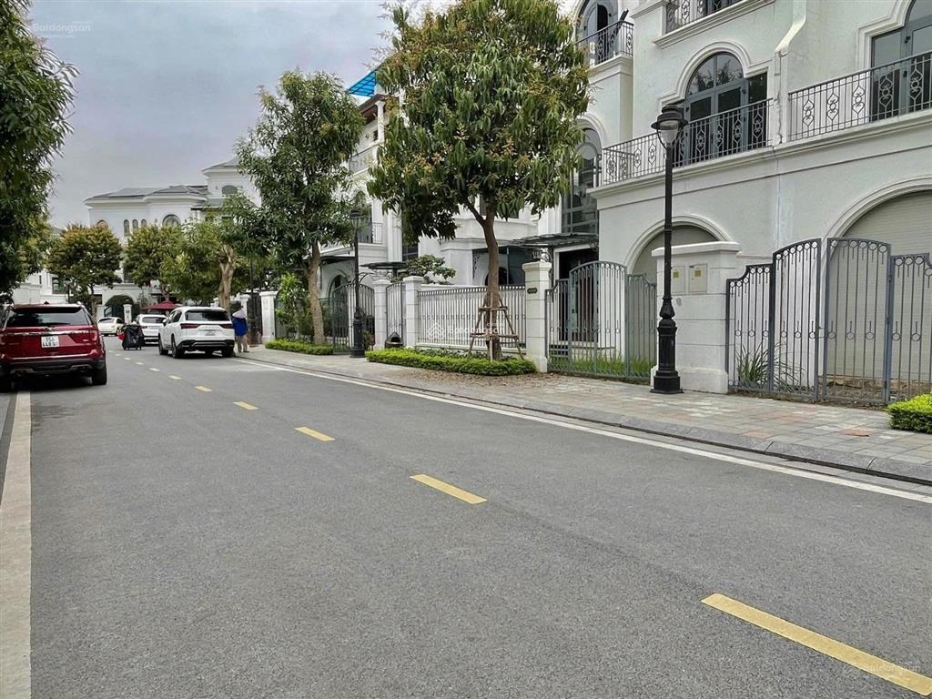 Song lập ngón tay 226m2, view hồ, hoàn thiện đẹp, thang máy, chỉ 25 tỷ