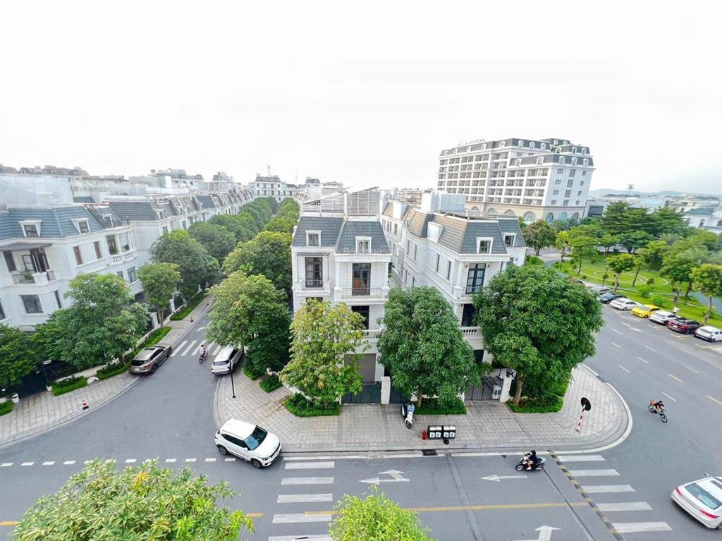 Đơn lập góc pari view công viên 405m², 59,8 tỷ siêu đẹp, thang máy, nội thất cao cấp.