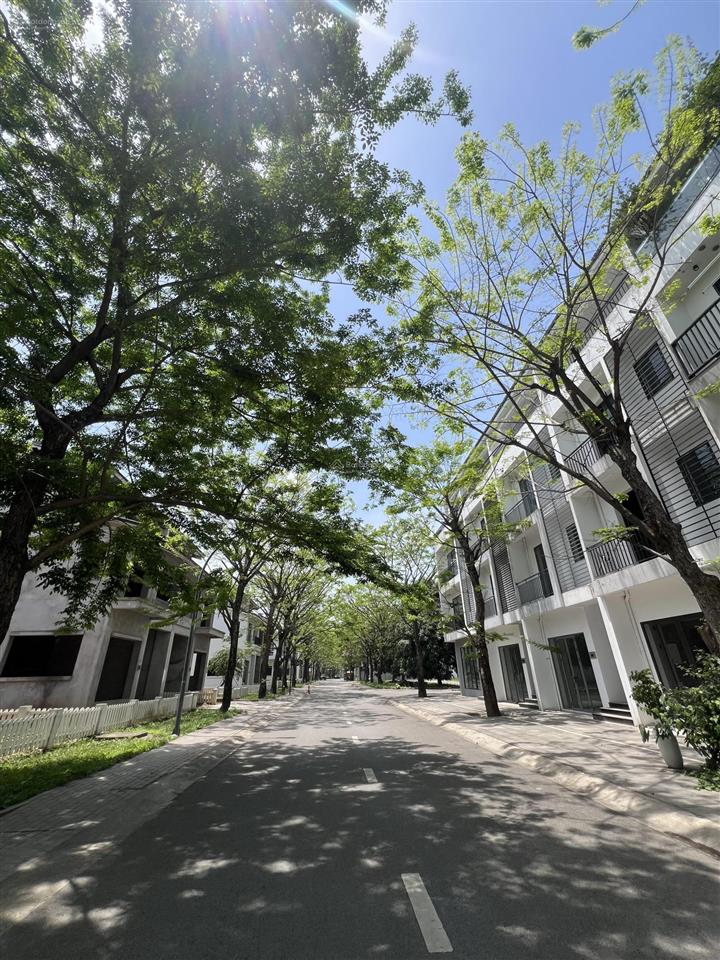 Cần bán liền kề 80m2 1c ecopark spring valley view công viên, giá 15 tỷ.  0932 560 ***