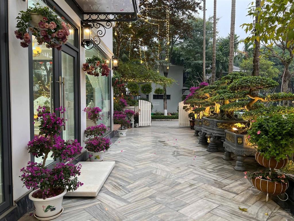 Cần bán căn đơn lập vườn tùng ecopark có bể bơi riêng, giá 65 tỷ, hoàn thiện đẹp.  0932 560 ***