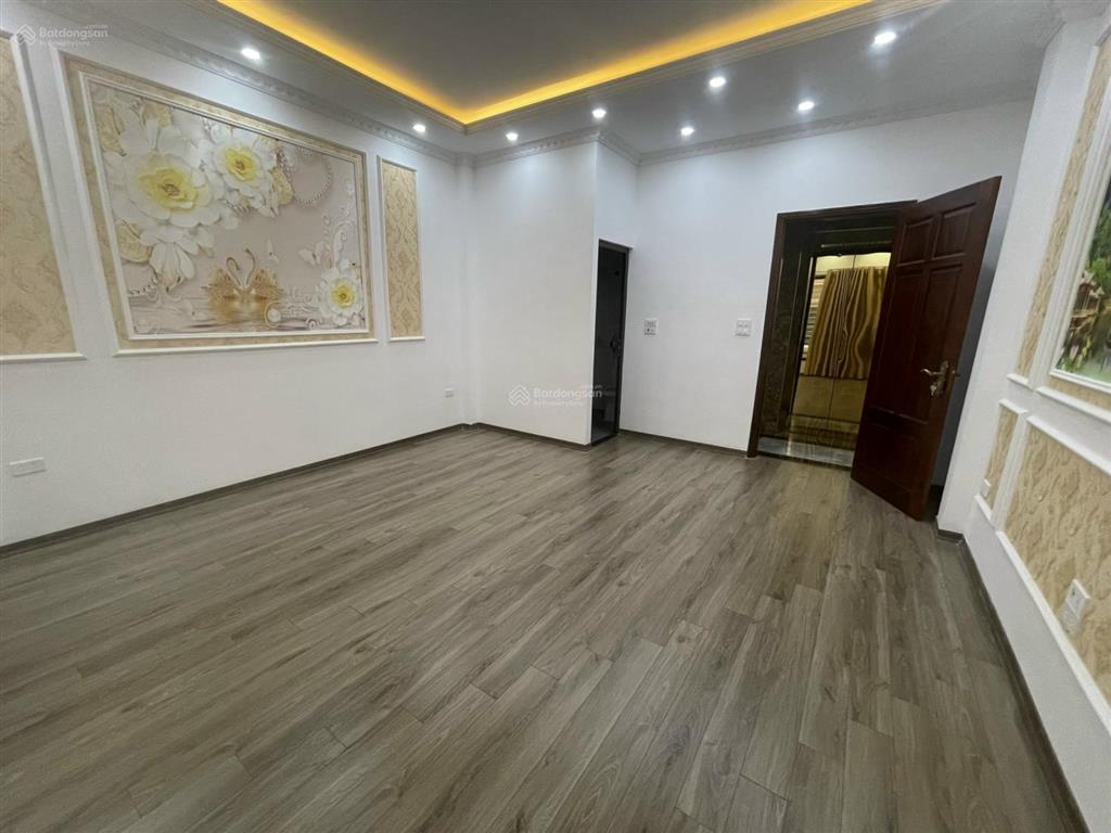Nhà đẹp, giá rẻ đường pháo đài láng, đống đa 35m* 6 tầng thang máy, ngõ thông giá 9.5 tỷ