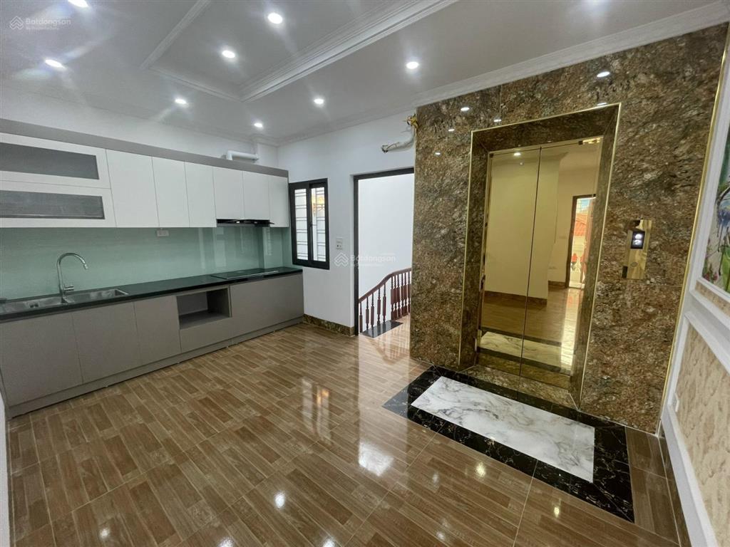 Nhà đẹp, giá rẻ đường pháo đài láng, đống đa 35m* 6 tầng thang máy, ngõ thông giá 9.5 tỷ