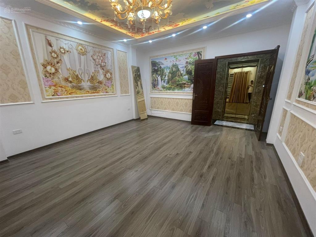Nhà đẹp, giá rẻ đường pháo đài láng, đống đa 35m* 6 tầng thang máy, ngõ thông giá 9.5 tỷ