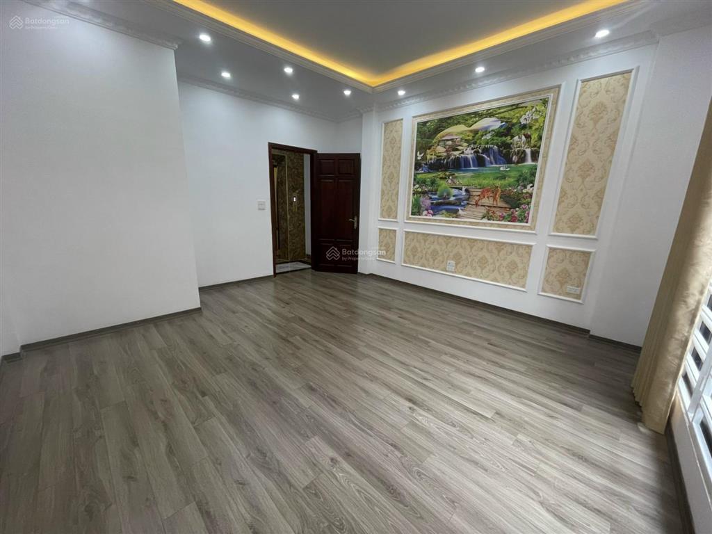 Nhà đẹp, giá rẻ đường pháo đài láng, đống đa 35m* 6 tầng thang máy, ngõ thông giá 9.5 tỷ