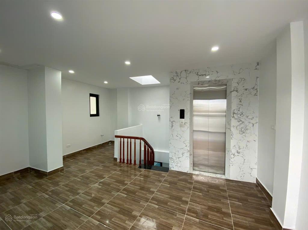 Bán nhà ngõ phố hoàng hoa thám, ba đình 38m2 xây 6 tầng thang máy, ô tô 7 chỗ đỗ cửa giá 10.5 tỷ