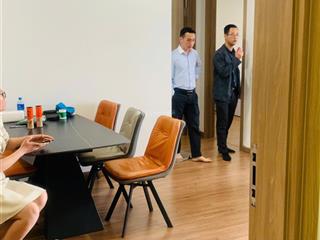 Chính chủ bán căn 2n 76m2 bc đông nam view thoáng, hướng mát tầng trung giá 4.9 tỷ