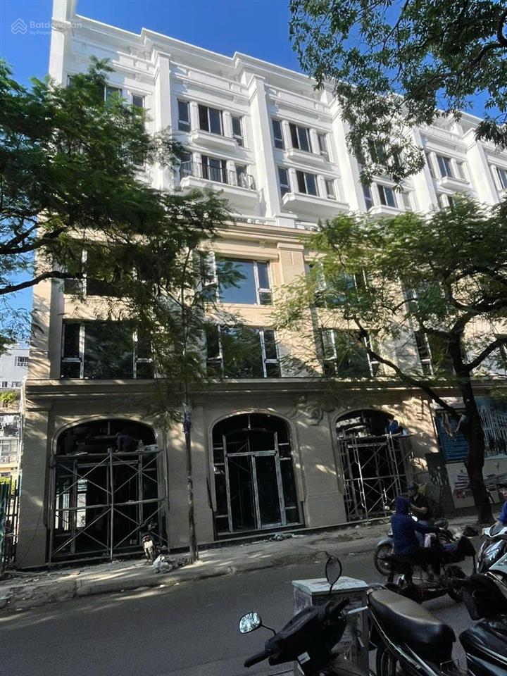 Bán siêu phẩm lô shophouse 135m2 số 82 mặt phố chùa láng đối diện đại học ngoại thương, 0916 062 ***