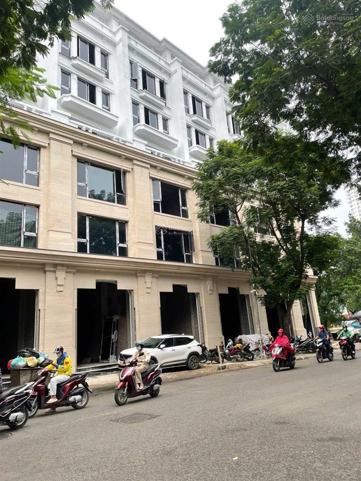 Bán siêu phẩm lô shophouse 135m2 số 82 mặt phố chùa láng đối diện đại học ngoại thương, 0916 062 ***