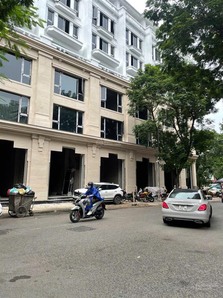 Bán siêu phẩm lô shophouse 135m2 số 82 mặt phố chùa láng đối diện đại học ngoại thương, 0916 062 ***