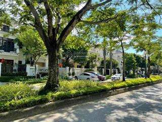 Chuyển nhượng biệt thự c ciputra 180m2 giá rẻ chỉ 360tr/m2, đang cho thuê 2200$. 0977 434 ***