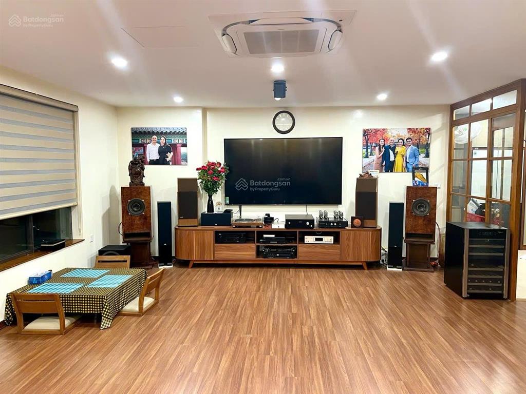 Em cần bán gấp căn góc 3 ngủ chung cư liễu giai tower giá 9,x tỷ. 0979 343 ***