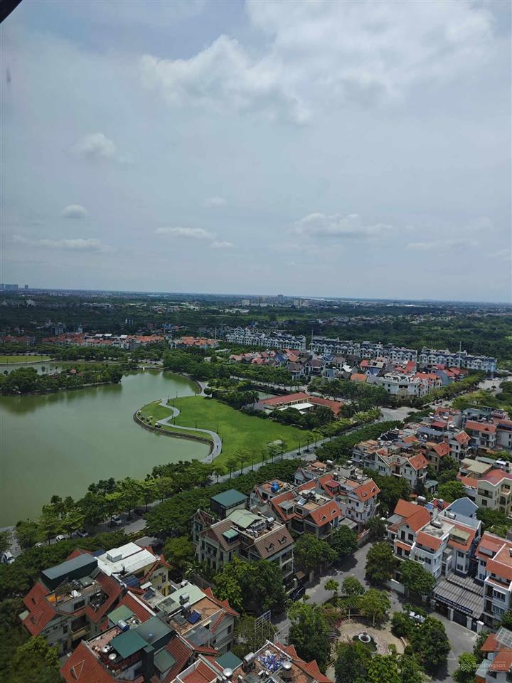 Chính chủ bán nhanh biệt thự mặt hồ thành phố giao lưu, 241m2 hai mặt đường trước sau. giá 112,5 tỷ