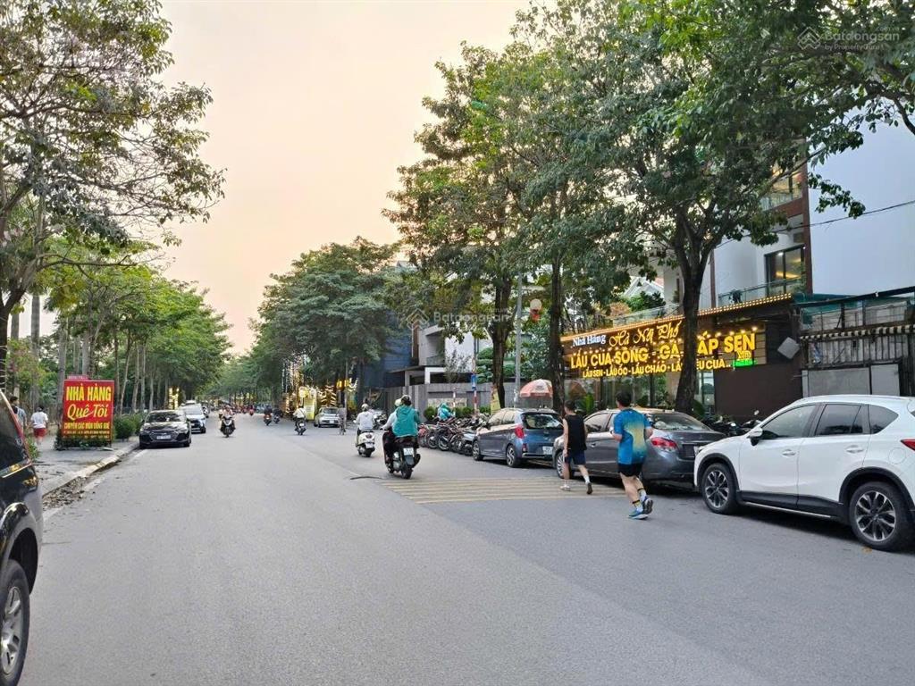 Chính chủ bán nhanh biệt thự mặt hồ thành phố giao lưu, 241m2 hai mặt đường trước sau. giá 112,5 tỷ