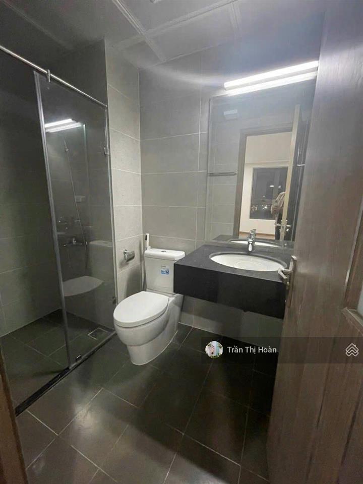 Chủ nhà cần bán gấp căn góc 2 ngủ 84m chung cư udic west lake giá tốt nhất thị trường.0979 343 ***