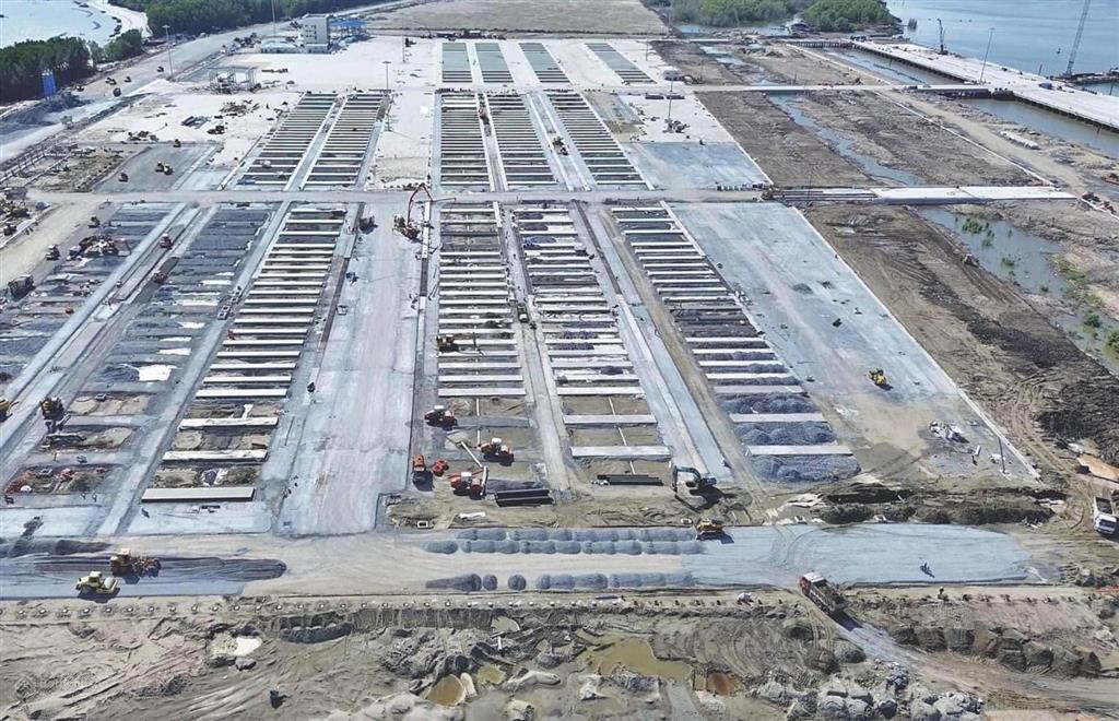 Bán đất mặt đường nguyễn văn cừ diện tích 5700m2 mặt tiền 158m, đường rộng 60m