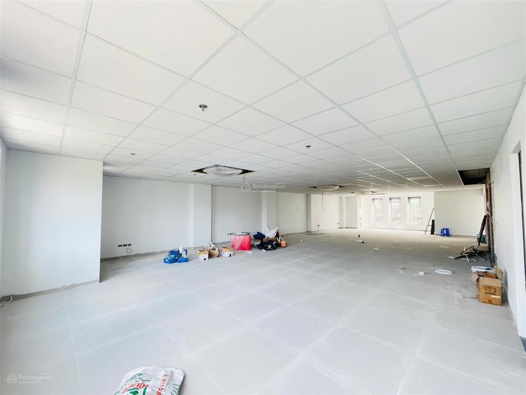  chính chủ cho thuê văn phòng tại tòa nhà văn phòng 9 tầng, 2 tầng hầm số 135 ô chợ dừa