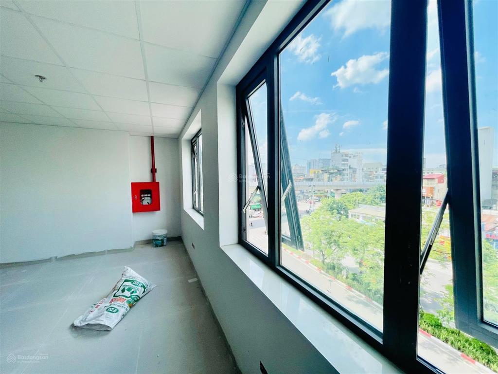  chính chủ cho thuê văn phòng tại tòa nhà văn phòng 9 tầng, 2 tầng hầm số 135 ô chợ dừa