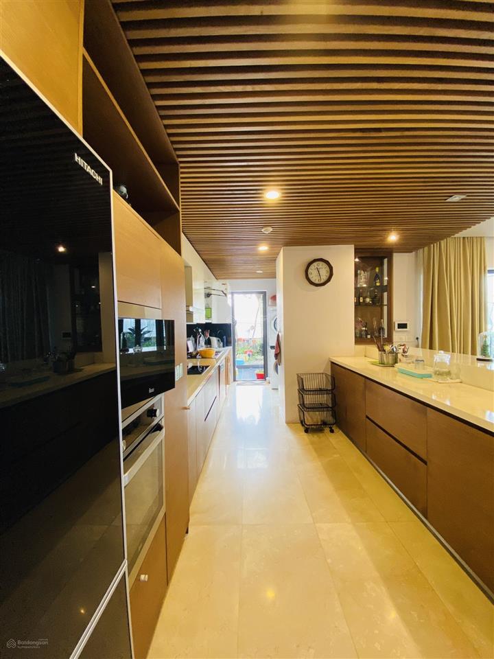 Bán gấp căn hộ 3 ngủ chung cư n05 trần duy hưng, 14 tỷ, 162m2, full nội thất mới, view đẹp