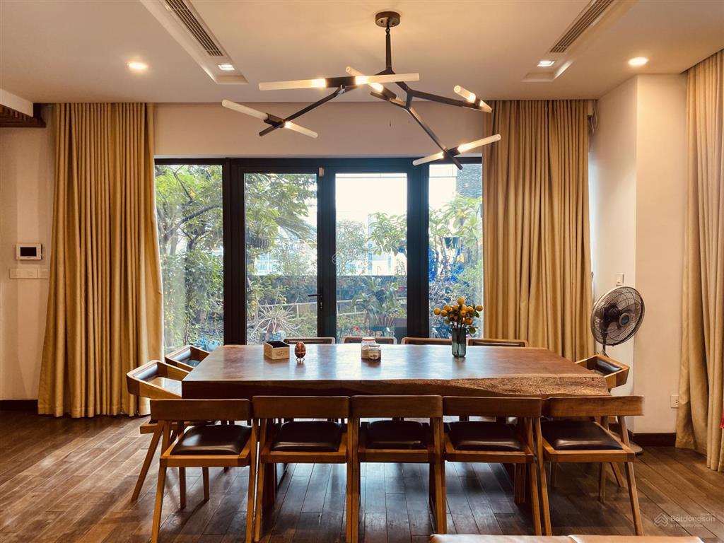 Bán gấp căn hộ 3 ngủ chung cư n05 trần duy hưng, 14 tỷ, 162m2, full nội thất mới, view đẹp