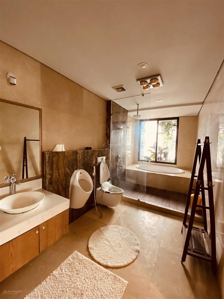 Bán gấp căn hộ 3 ngủ chung cư n05 trần duy hưng, 14 tỷ, 162m2, full nội thất mới, view đẹp