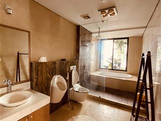 Bán gấp căn hộ 3 ngủ chung cư n05 trần duy hưng, 13 tỷ, 152m2, full nội thất mới, view đẹp