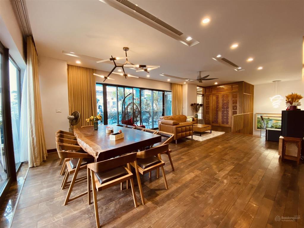 Bán gấp căn hộ 3 ngủ chung cư n05 trần duy hưng, 14 tỷ, 162m2, full nội thất mới, view đẹp
