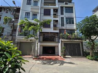 Bán nhà xây mới đẹp 67.5m2, măt tiền rộng, nhà kiên cố có gara oto, giá 15.5 tỷ