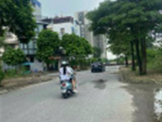 Bán lô đất 33,3m2 đẹp đường thị cấm, xuân phương đường 12m, sổ hồng giá 9 tỷ