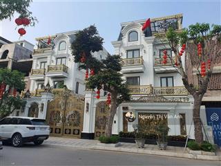 Chính chủ cần bán biệt thự yên hòa dt 300m2 mặt tiền 17,5m vị trí đẹp. 0987 689 ***