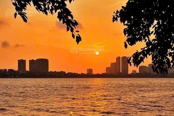 Bán đất thổ cư sổ đỏ chính chủ vị trí đẹp nhất mặt hồ tây