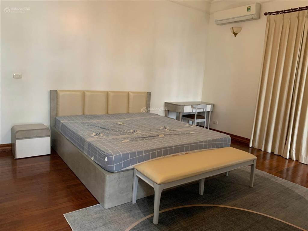 Cho nhà 4 tầng sân vườn diện tích 250m2 mặt tiền 10m khu phố đường tây hồ hà nội  0981 222 ***