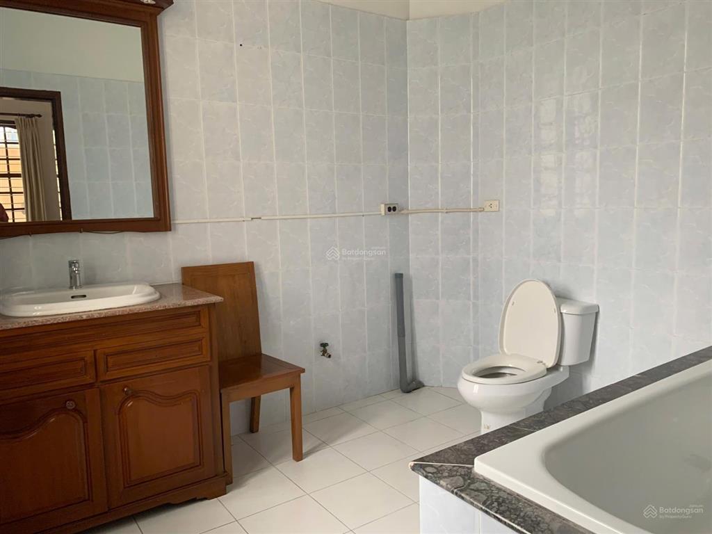 Cho nhà 4 tầng sân vườn diện tích 250m2 mặt tiền 10m khu phố đường tây hồ hà nội  0981 222 ***