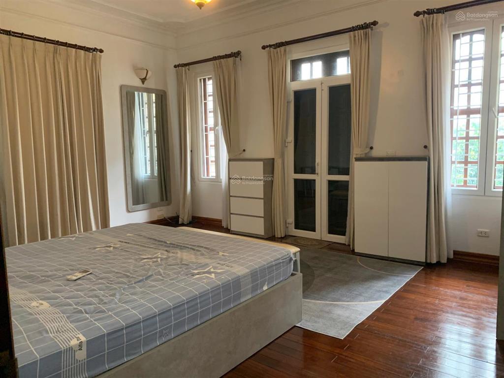 Cho nhà 4 tầng sân vườn diện tích 250m2 mặt tiền 10m khu phố đường tây hồ hà nội  0981 222 ***