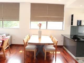 Bán tòa nhà 8 tầng diện tích 185m2  khu phố đường tây hồ  quảng an  tây hồ, hà nội  0981 222 ***