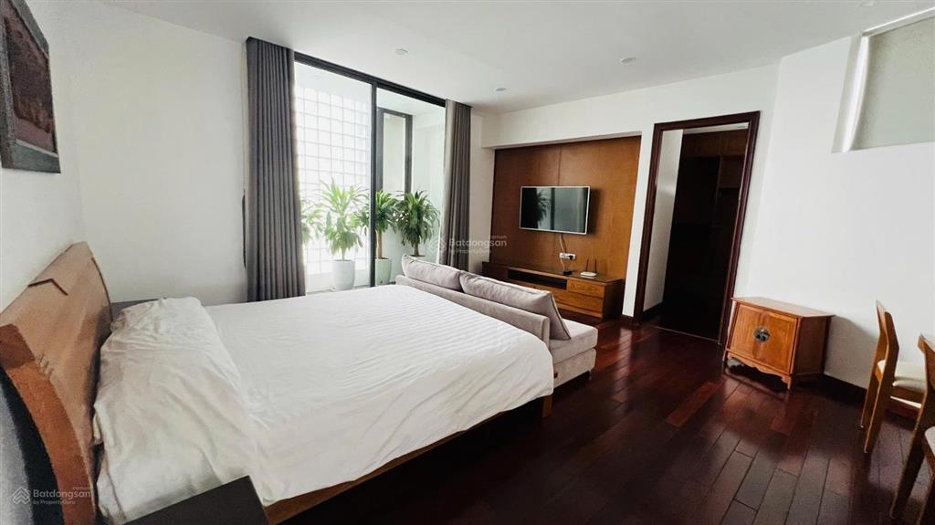 Bán tòa nhà 8 tầng diện tích 193m2 khu phố đường tây hồ quảng an tây hồ, hà nội  0981 222 ***