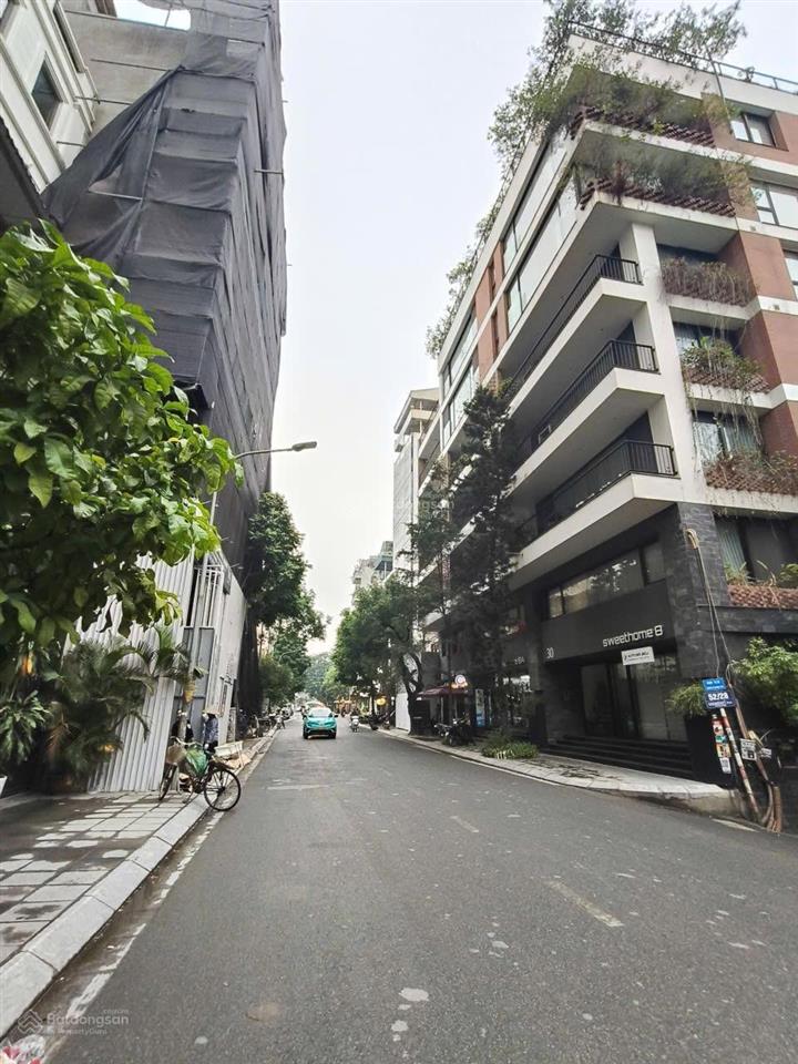 Bán toà nhà căn hộ cao cấp 8 tầng mặt phố tô ngọc vân quảng an tây hồ hà nội