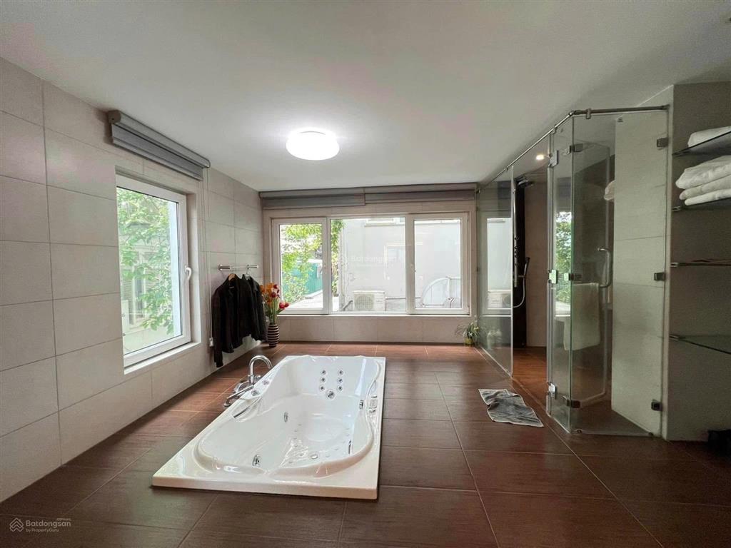 Bán biệt thự vườn đào tây hồ hà nội diện tích 368m² 4 tầng mặt tiền 21m