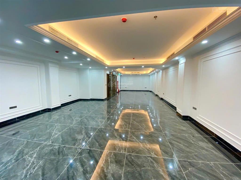 Bán toà nhà văn phòng mp vỉa hè  dt 160mx8t  mặt phố văn tiến dũng, view hồ đức diễn giá 77 tỷ