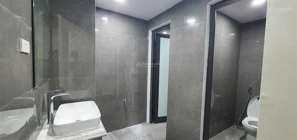 Bán toà nhà văn phòng mp vỉa hè  dt 160mx8t  mặt phố văn tiến dũng, view hồ đức diễn giá 77 tỷ