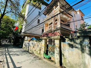 Bán mảnh đất mặt hồ cực đẹp  phố hoàng ngân  175m2  lô góc  view hồ  giá 43 tỷ