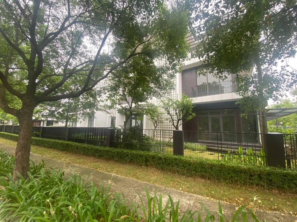 Bán gấp căn góc đơn lập 403m2 vuông vắn, view công viên giá hợp lý