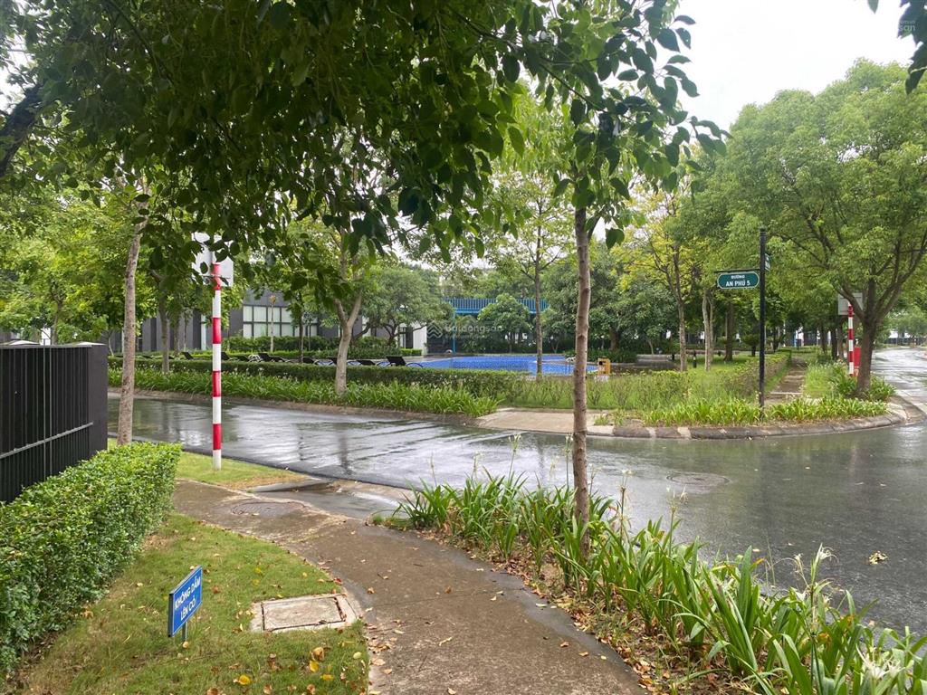 Bán gấp căn góc đơn lập 403m2 vuông vắn, view công viên giá hợp lý
