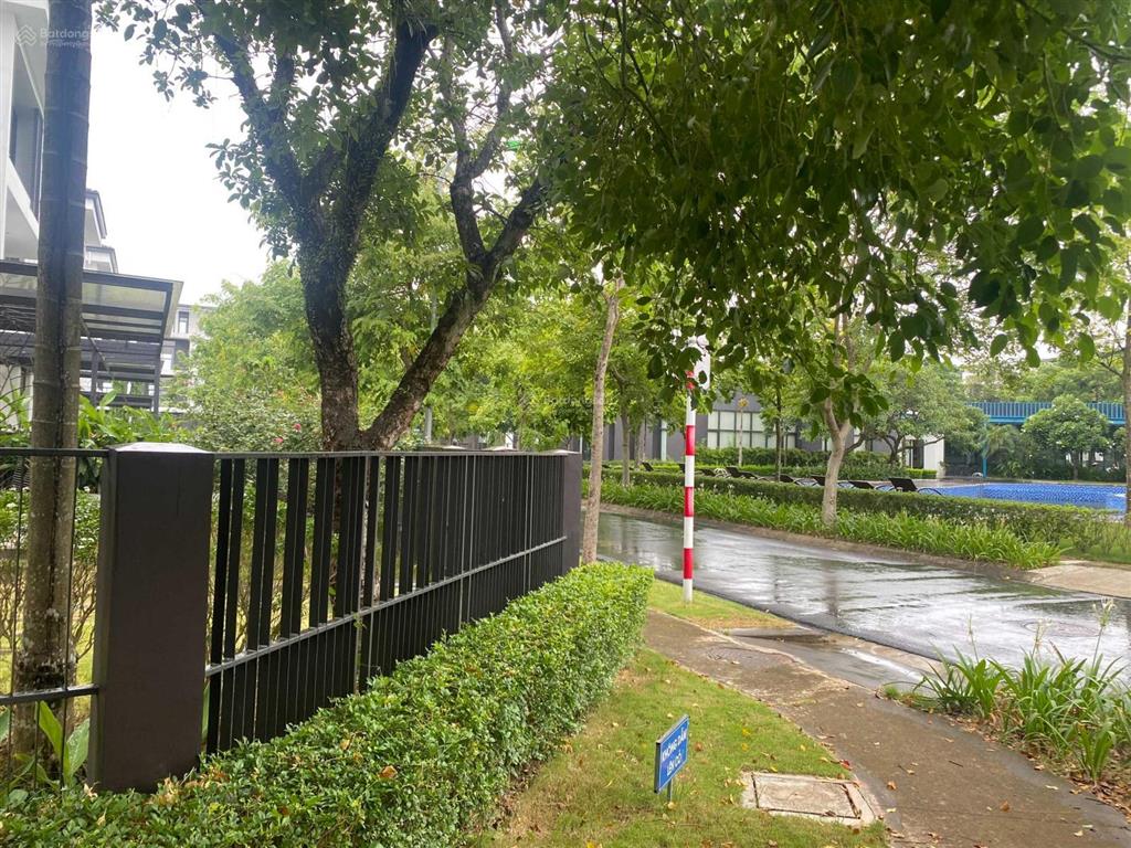 Bán gấp căn góc đơn lập 403m2 vuông vắn, view công viên giá hợp lý