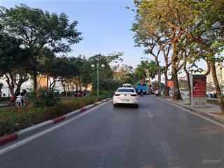 Cho thuê tòa nhà mặt đường võ chí công. dt 86 m2, nhà xây 5 tầng, (giá 46 triệu / tháng)